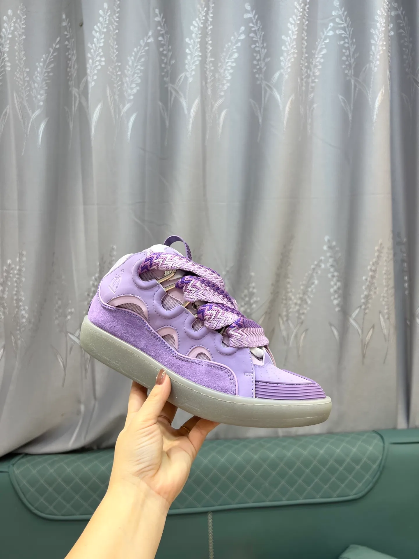 Men's men's shoes💰780 [LANVIN] Latest lace-up fashionable casual sneakers for couples High-quality CLAY couple series‼ ️ The latest trendy products of the season 🌈Many bloggers have planted grass and purchased the original open-mold customization. The upper and outsole are sewn with mark threads without edge sealing. Multiple material splicing combination design. Very versatile for fashionable and casual wear. Comfortable on the feet. Recommended for self-retention (upper cowhide + cow suede + breathable mesh) inner foot pad cowhide exclusive original open-mold clear logo rubber outsole ⚠️36-44 yards (45 custom-made)